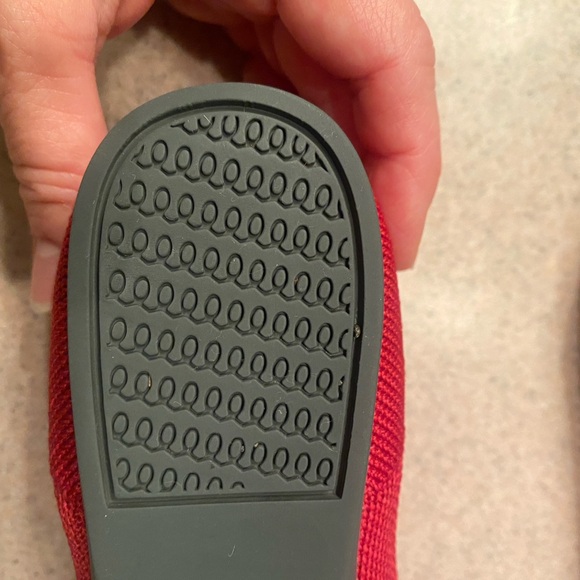 Rothy’s The Point, True Red, Size 6. Excellent used condition. - Picture 6 of 9